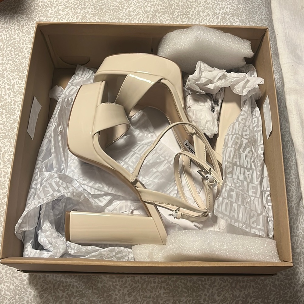 NWT Never Worn Steve Madden “Lessa” platform heel